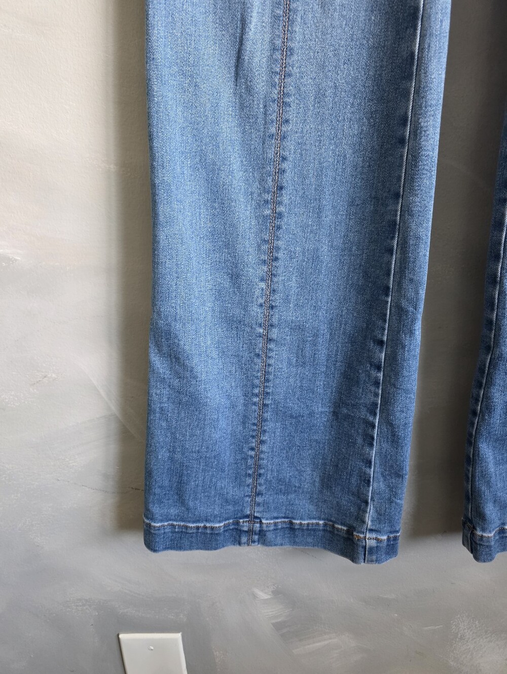 Veronica Beard Ember Wide Leg High Rise Medium Wash Flare Jeans 27/4 - Picture 3 of 14